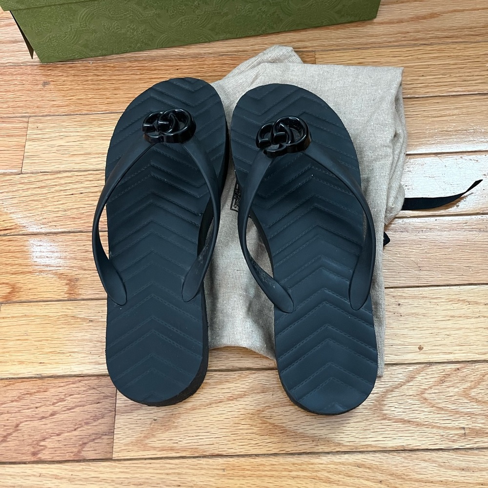 Gucci Pascar GG Platform Flip Flop size 8